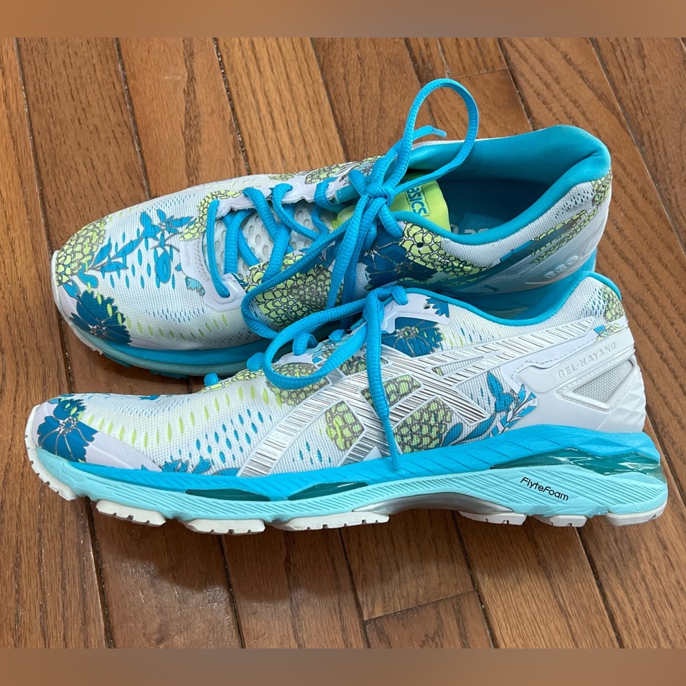 Asics gel-kayano 23 white blue floral running shoes EUC women’s 8.5